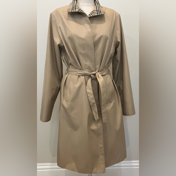 VINTAGE BURBERRYS MADE IN LONDON RAINCOAT - Picture 6 of 10